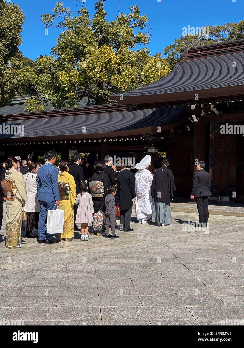 Processione tradizionale di matrimonio Shinto al Santuario Meiji a Tokyo Foto Stock