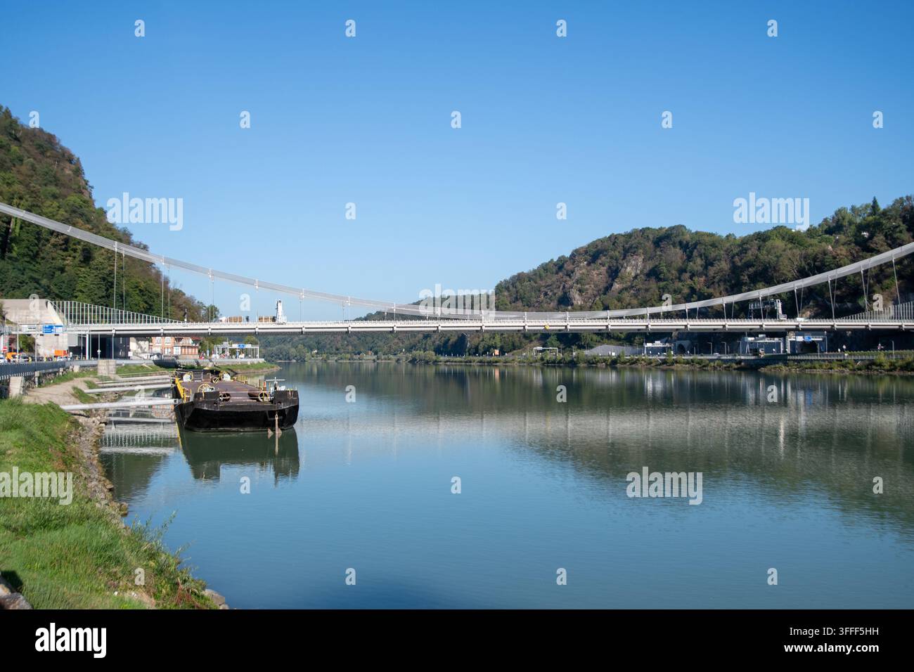 Ponte stradale per il traffico per ridurre l'ingorgo a Urfahr. Foto Stock