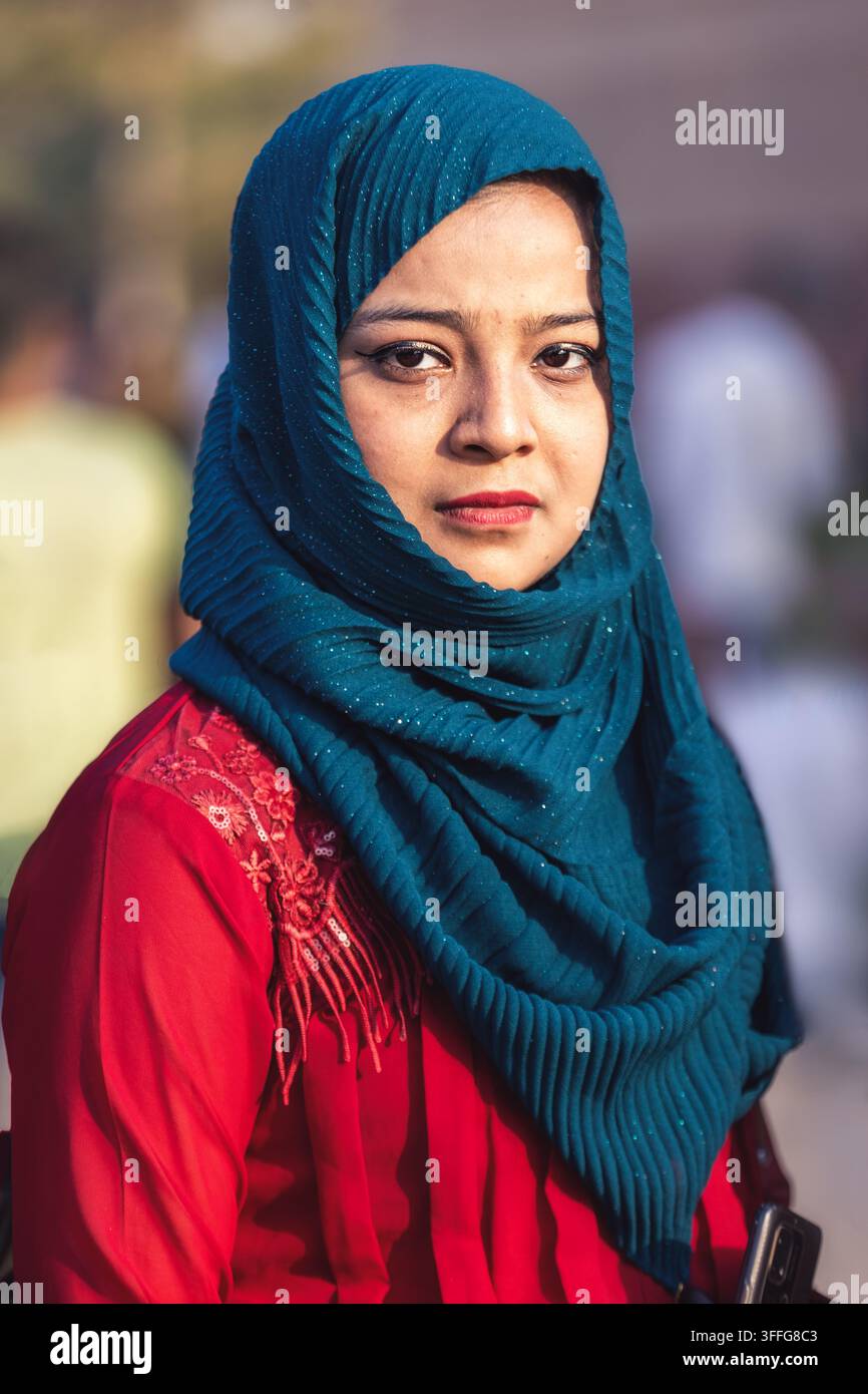 Donna indiana con un foulard blu a Nuova Delhi, India. Foto Stock