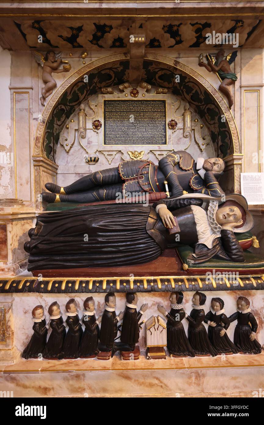La chiesa sopravvissuta a Waltham Abbey, dove si trova la pietra commemorativa dei re Harold, ucciso nella battaglia di Hastings nel 1066, nell'Essex, Regno Unito. Foto Stock