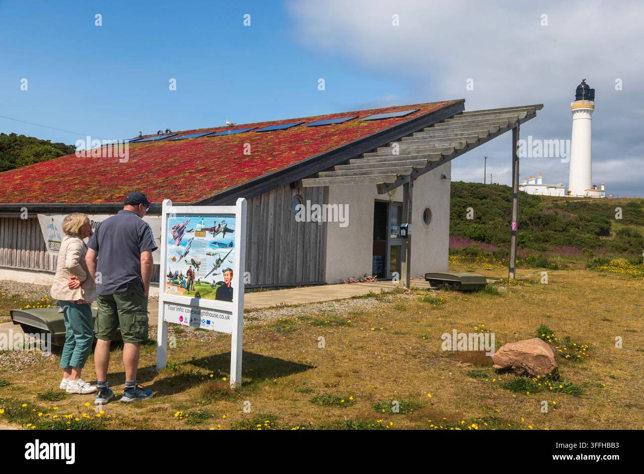Centro del patrimonio della Royal Airforce e del Fleet Air Arm, faro di Covesea Skerries, Moray Firth, Lossiemouth, Maray, Scozia, Regno Unito Foto Stock