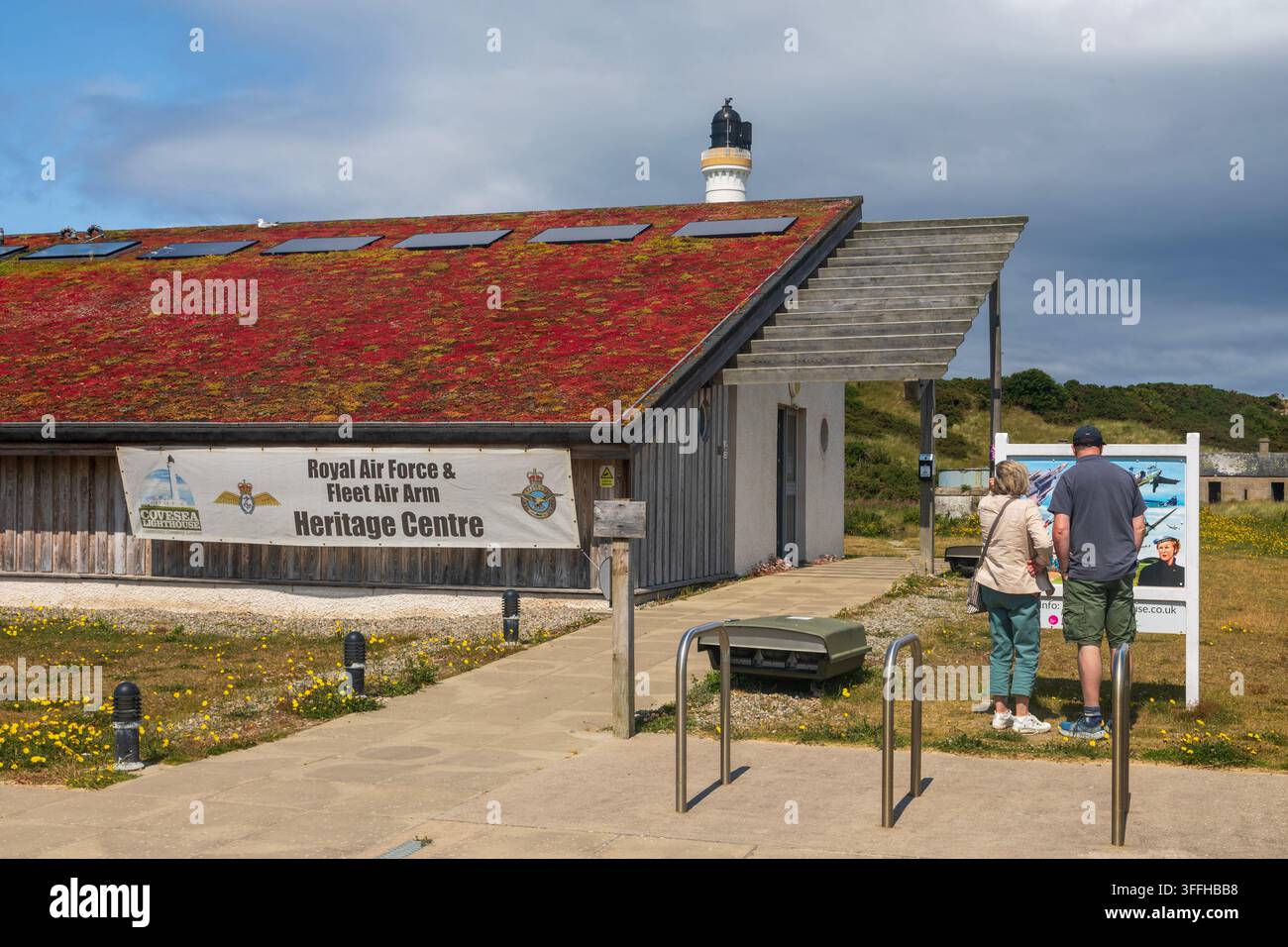 Centro del patrimonio della Royal Airforce e del Fleet Air Arm, faro di Covesea Skerries, Moray Firth, Lossiemouth, Maray, Scozia, Regno Unito Foto Stock