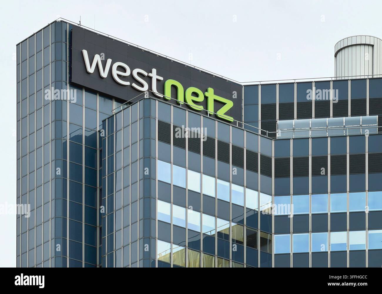 Westnetz GmbH, il più grande operatore di rete di distribuzione di elettricità e gas della Germania, con sede nell'ex grattacielo della Telekom, Germania, Renania Settentrionale-Vestfalia Foto Stock