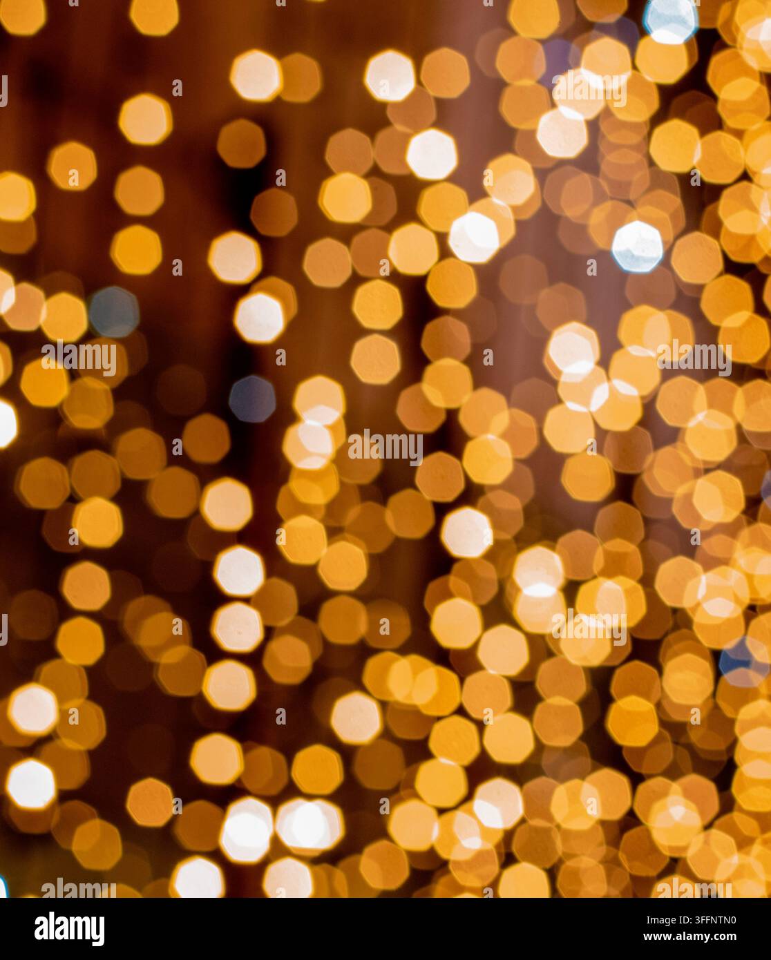 Luci dorate astratte per le feste con effetto bokeh Foto Stock