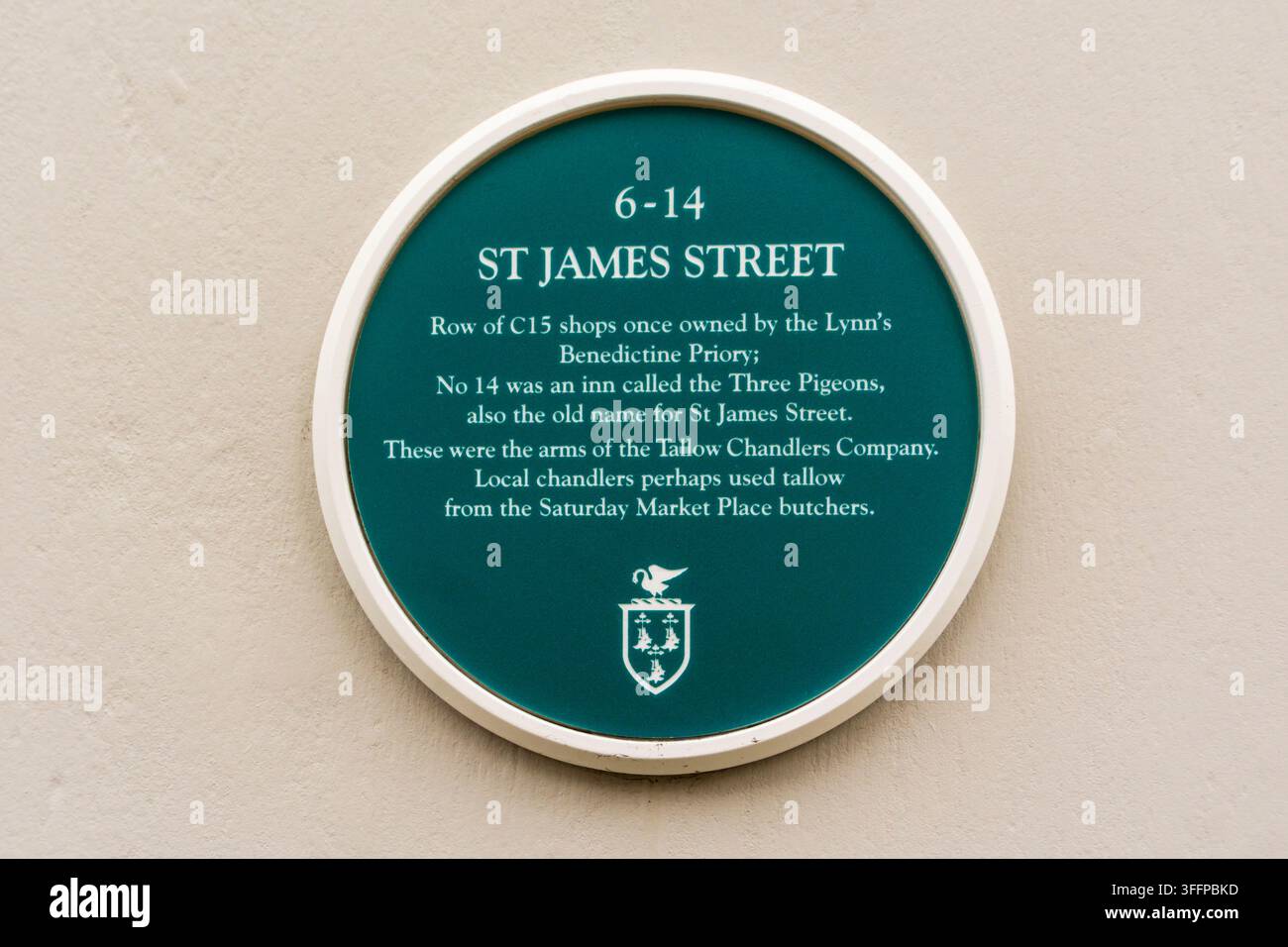 Una targa verde al 6-14 St James Street, King's Lynn. Foto Stock