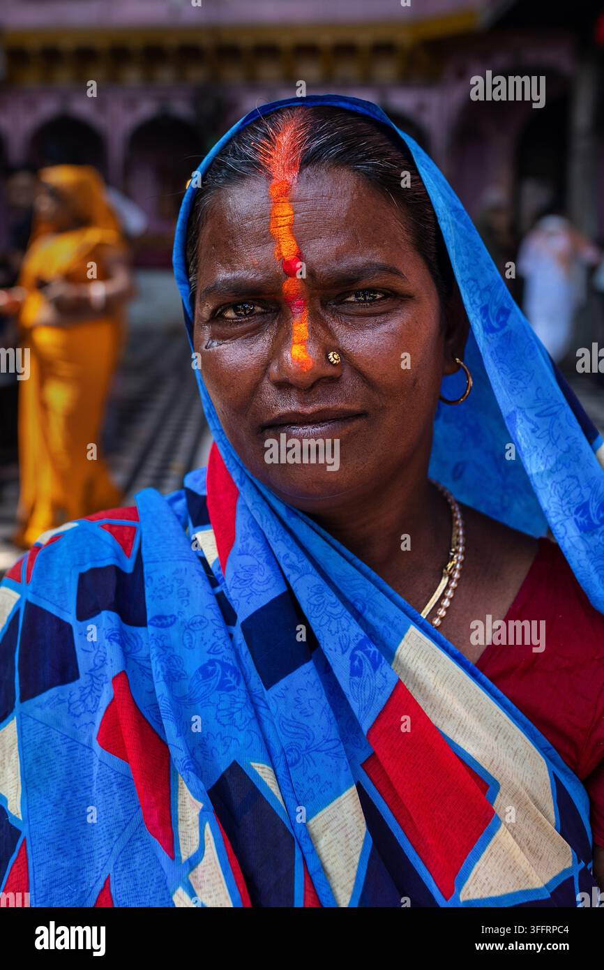 Donna indiana in sari tradizionale, ritratto Foto Stock
