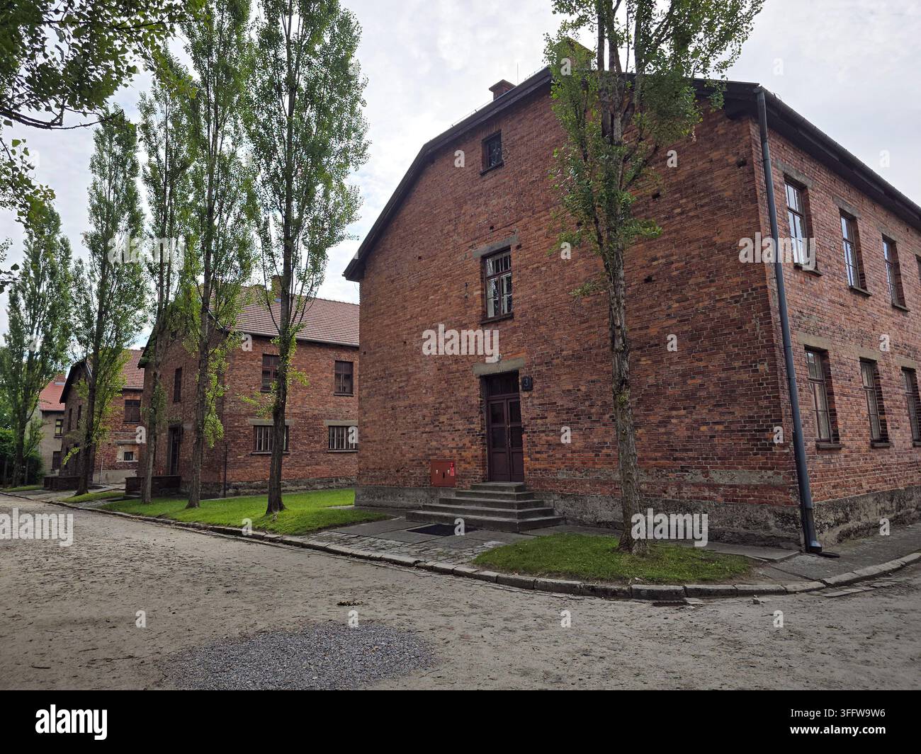 Campo di sterminio nazista di Auschwitz II-Birkenau nel sud della Polonia. - Immagine stock catturata con smartphone