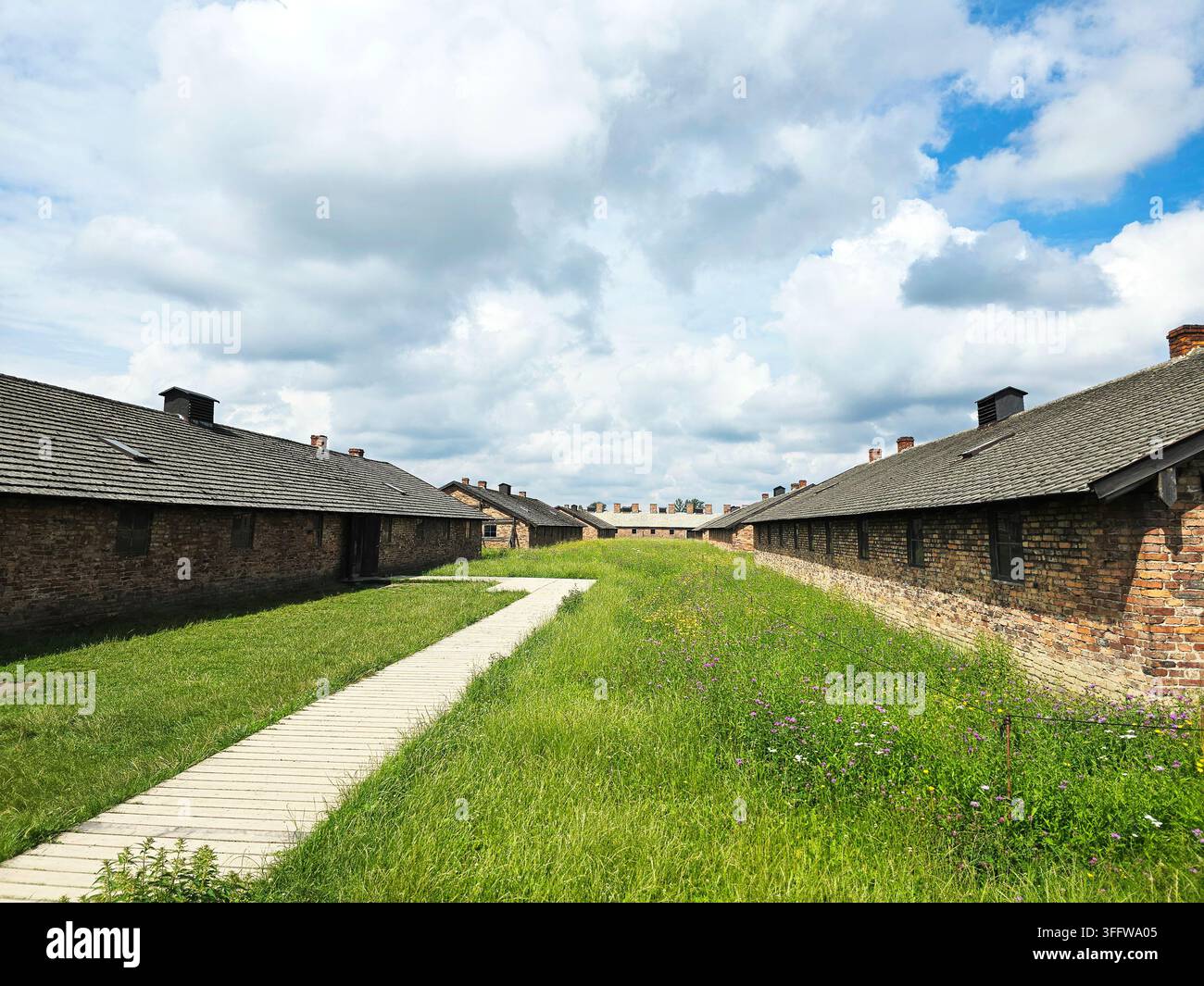 Campo di sterminio nazista di Auschwitz II-Birkenau nel sud della Polonia. - Immagine stock catturata con smartphone