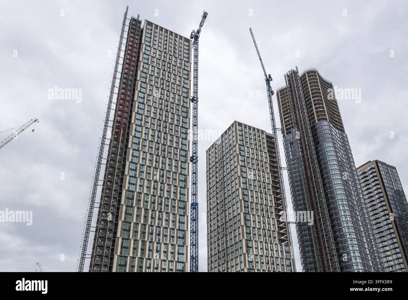 Grattacieli in costruzione nella città urbana Foto Stock