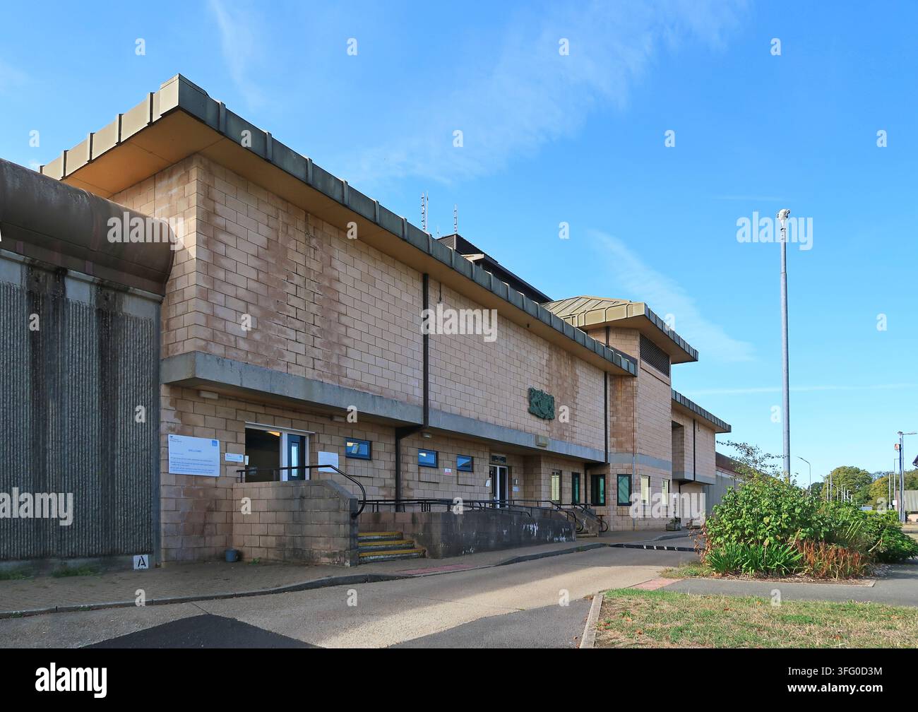 Ingresso principale della prigione di High Down, Banstead, Surrey, Regno Unito. Una prigione maschile di categoria C aperta nel 1992 sul sito del vecchio ospedale di Banstead. Foto Stock