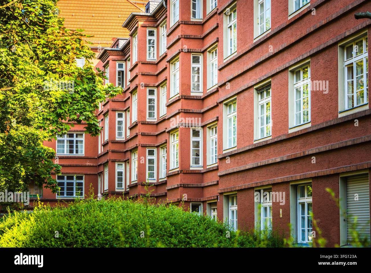 EDIFICIO RESIDENZIALE GRÜNDERZEIT, finestre a golfo in mattoni rossi, Schmargendorf, Berlino, Germania Foto Stock