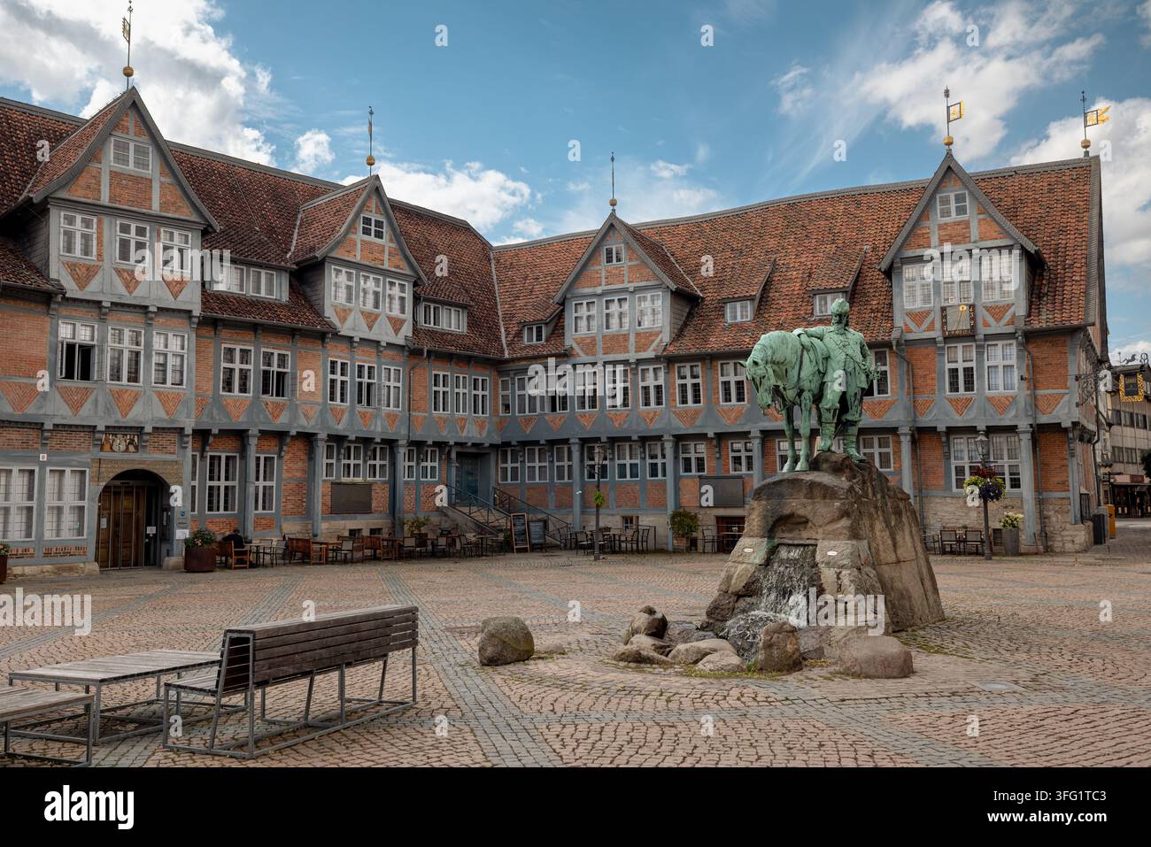 Monumento Herzog-August di Georg Renatus Meyer-Steglitz, eretto nel 1904, raffigura il duca Augusto il Giovane accanto al suo cavallo a Stadtmarkt. Foto Stock
