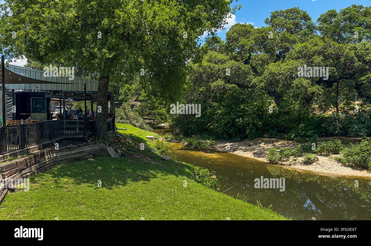 Austin Texas, USA, 29 maggio 2024, Shoal Creek Saloon, un bar e grill cajun presso Shoal Creek, un torrente e un bacino idrografico urbano Foto Stock