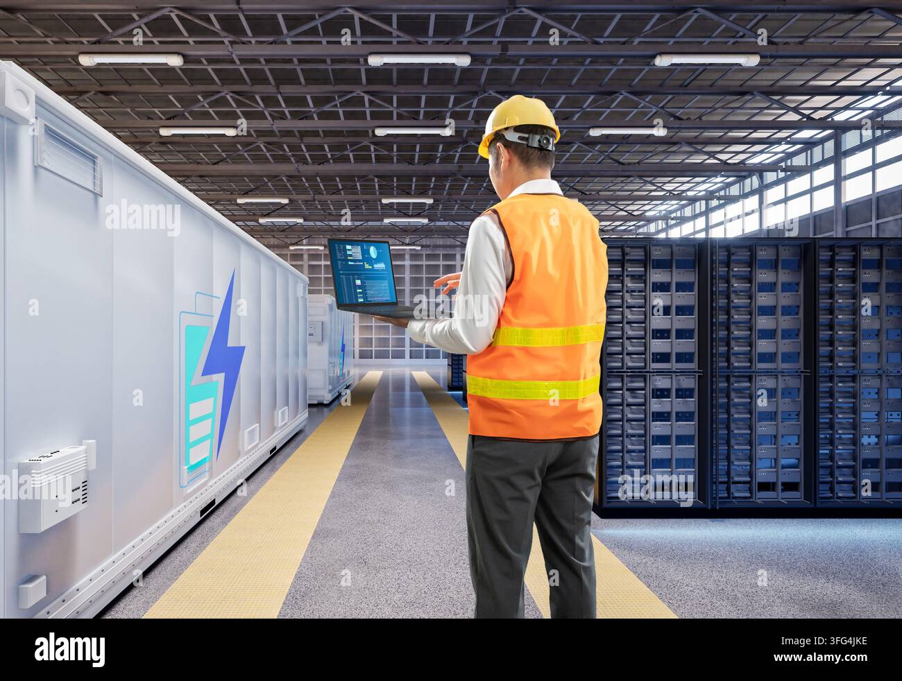 Programmatore o ingegnere lavora in un data center con sistemi di accumulo energetico o unità di container a batteria Foto Stock