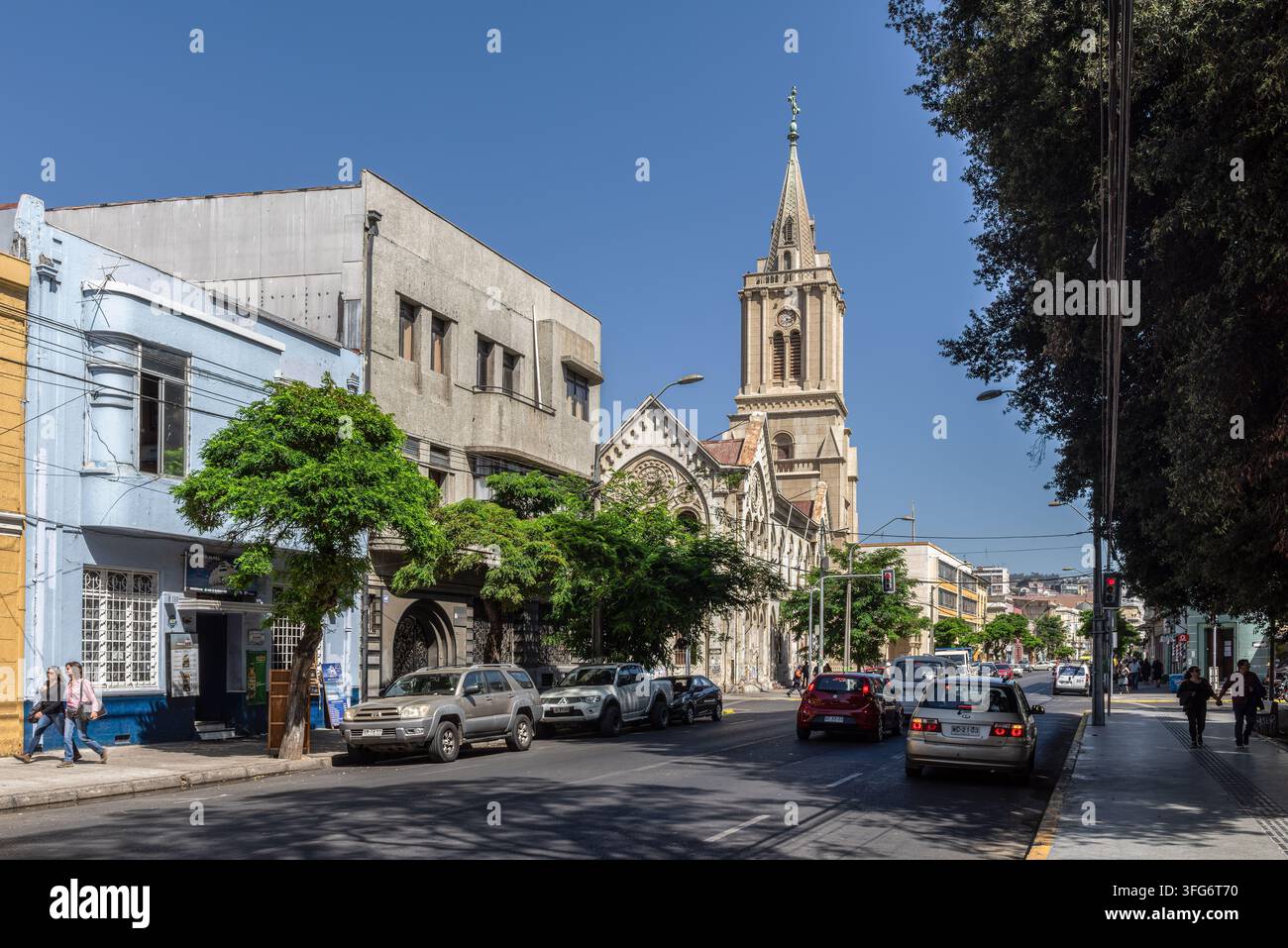 Strada nel centro della città portuale cilena di Valparaíso Foto Stock