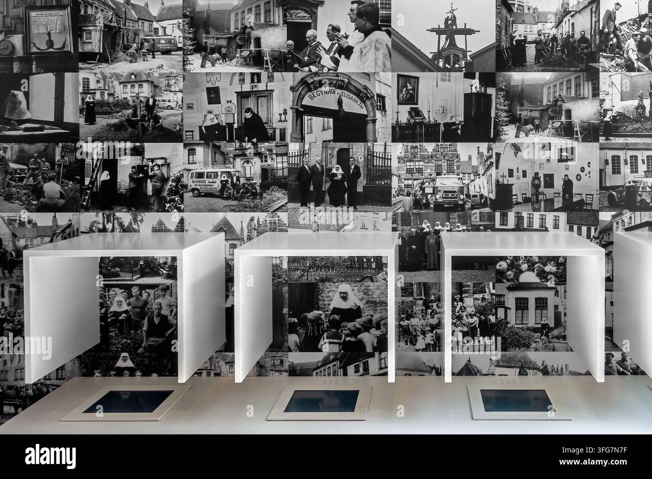 Interno del centro esperienziale di Sant'Anna al Beghinaggio di Sant'Elisabetta / Sint-Elisabethbegijnhof nella città di Cortrai / Kortrijk, Fiandre Occidentali, Belgio Foto Stock