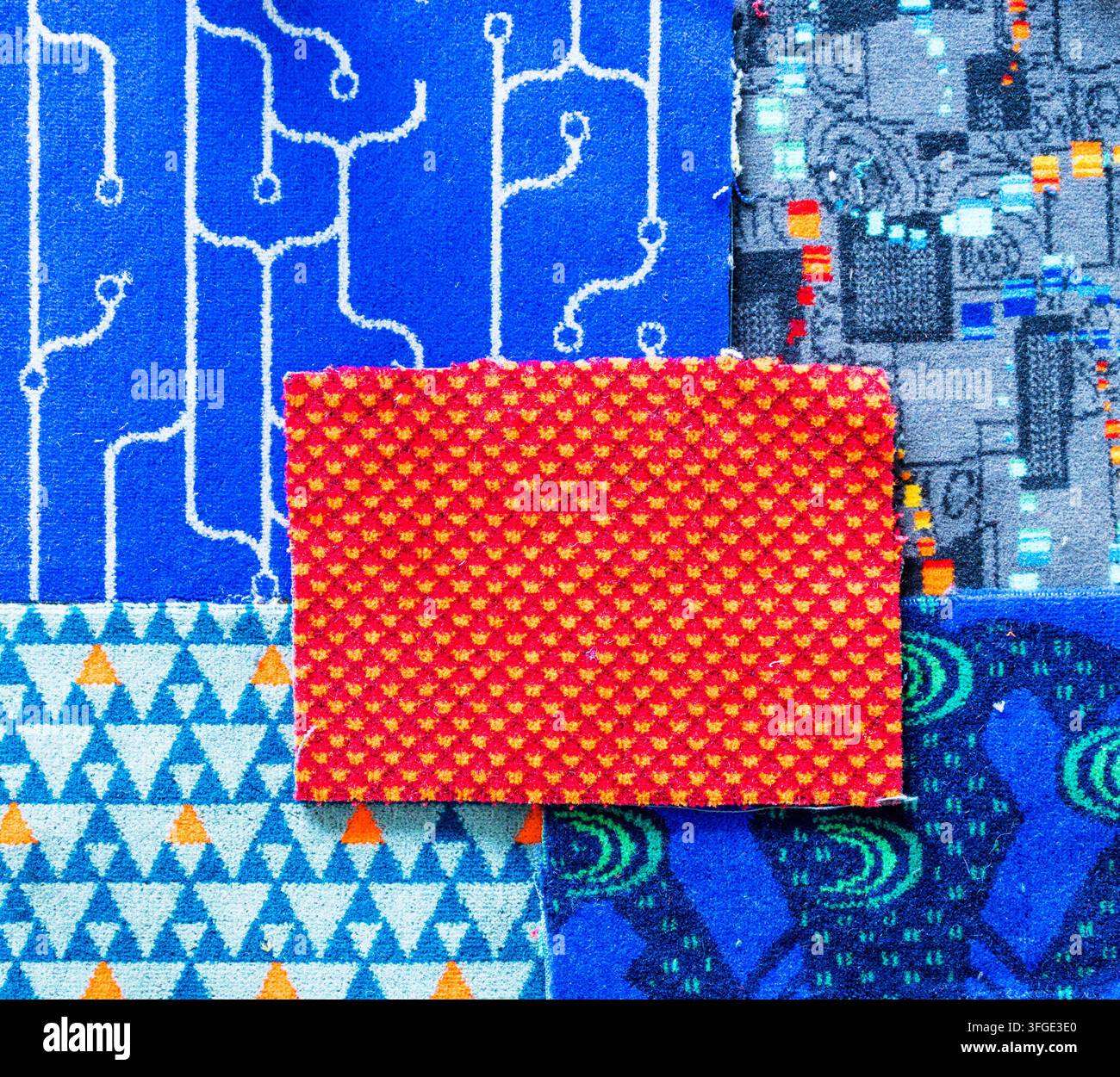 Vari design di moquette utilizzati come rivestimenti per sedili nei trasporti pubblici. Foto Stock