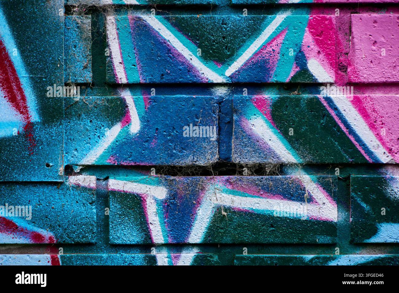 Graffiti - Wolverhampton 2026 - primo piano - stella - blu, rosa Foto Stock