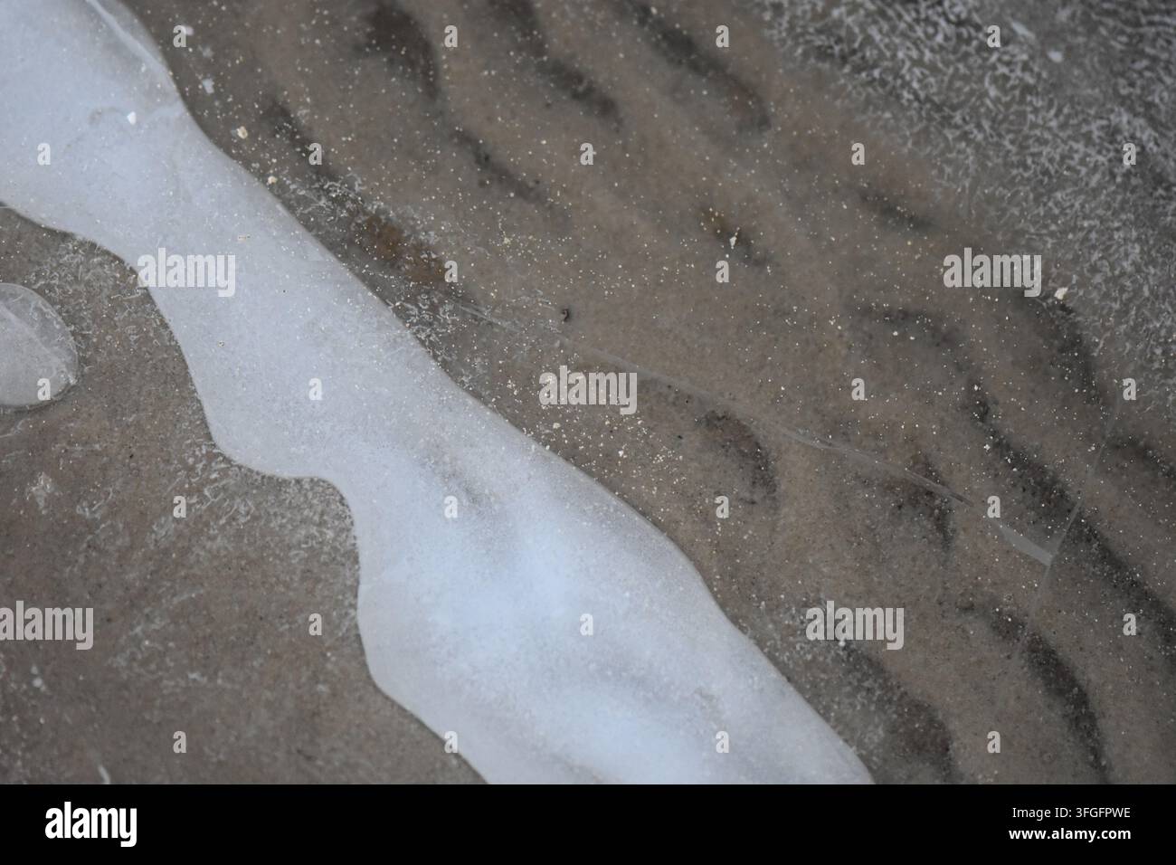 Struttura del ghiaccio su un lago ghiacciato Foto Stock