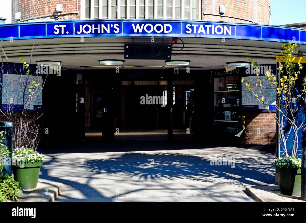Stazione della metropolitana di St Johns Wood, St Johns Wood, Nord Londra, Inghilterra Foto Stock