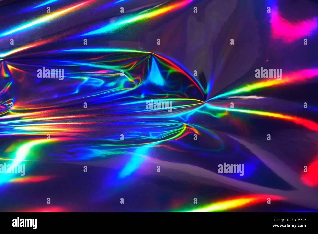 Superficie olografica iridescente che riflette vivaci colori neon Foto Stock