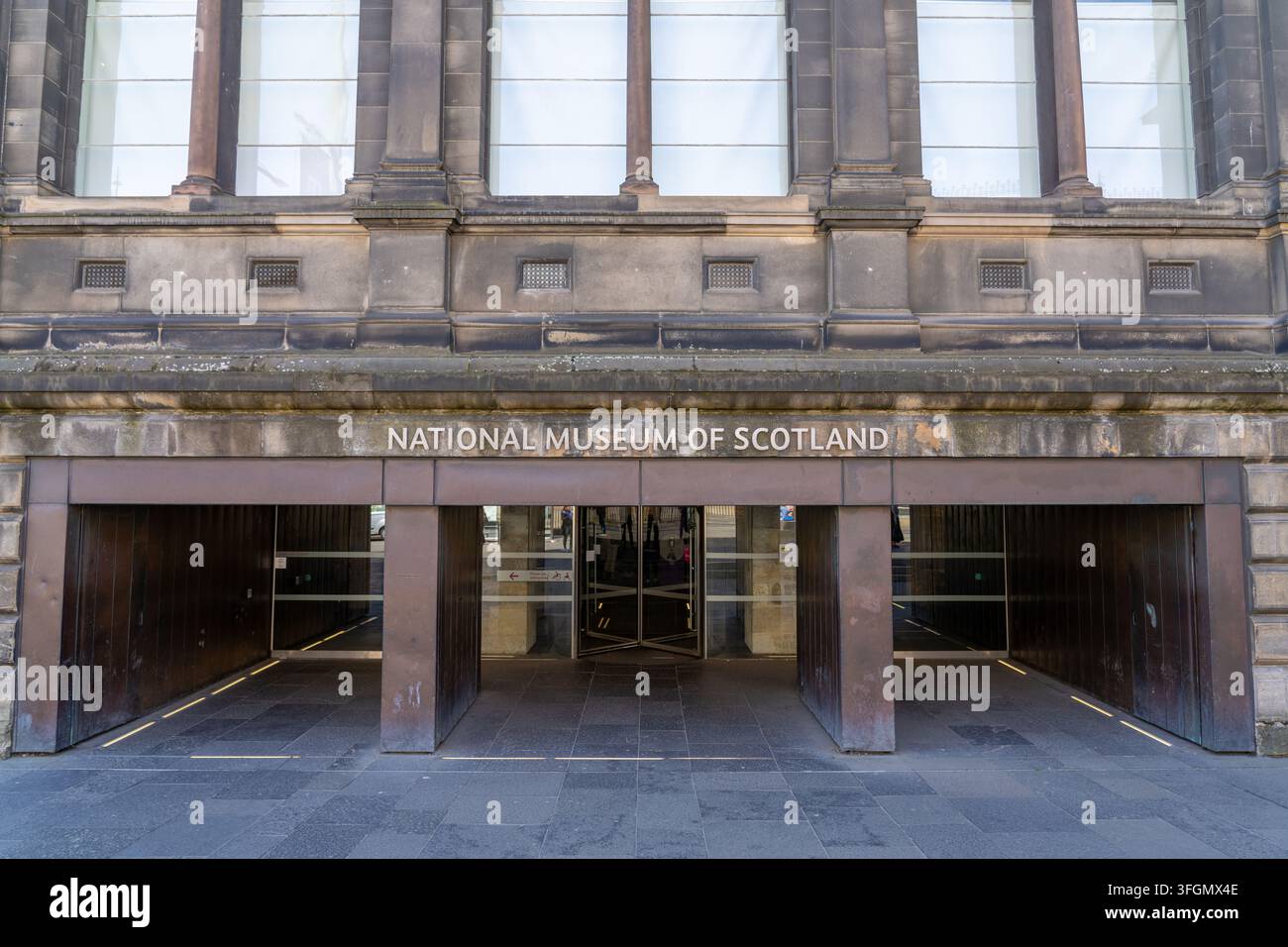 Edimburgo Scozia - 3 giugno 2023: Edifici storici su Chambers Street a Edimburgo in Scozia Foto Stock