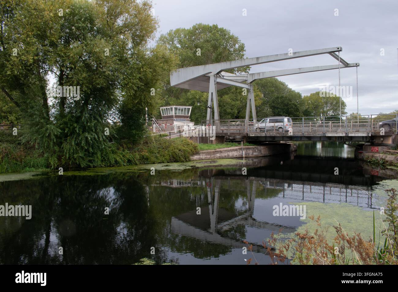 Ponte basculante di Countess Wear e il canale di Exeter nel Devon, Inghilterra Foto Stock