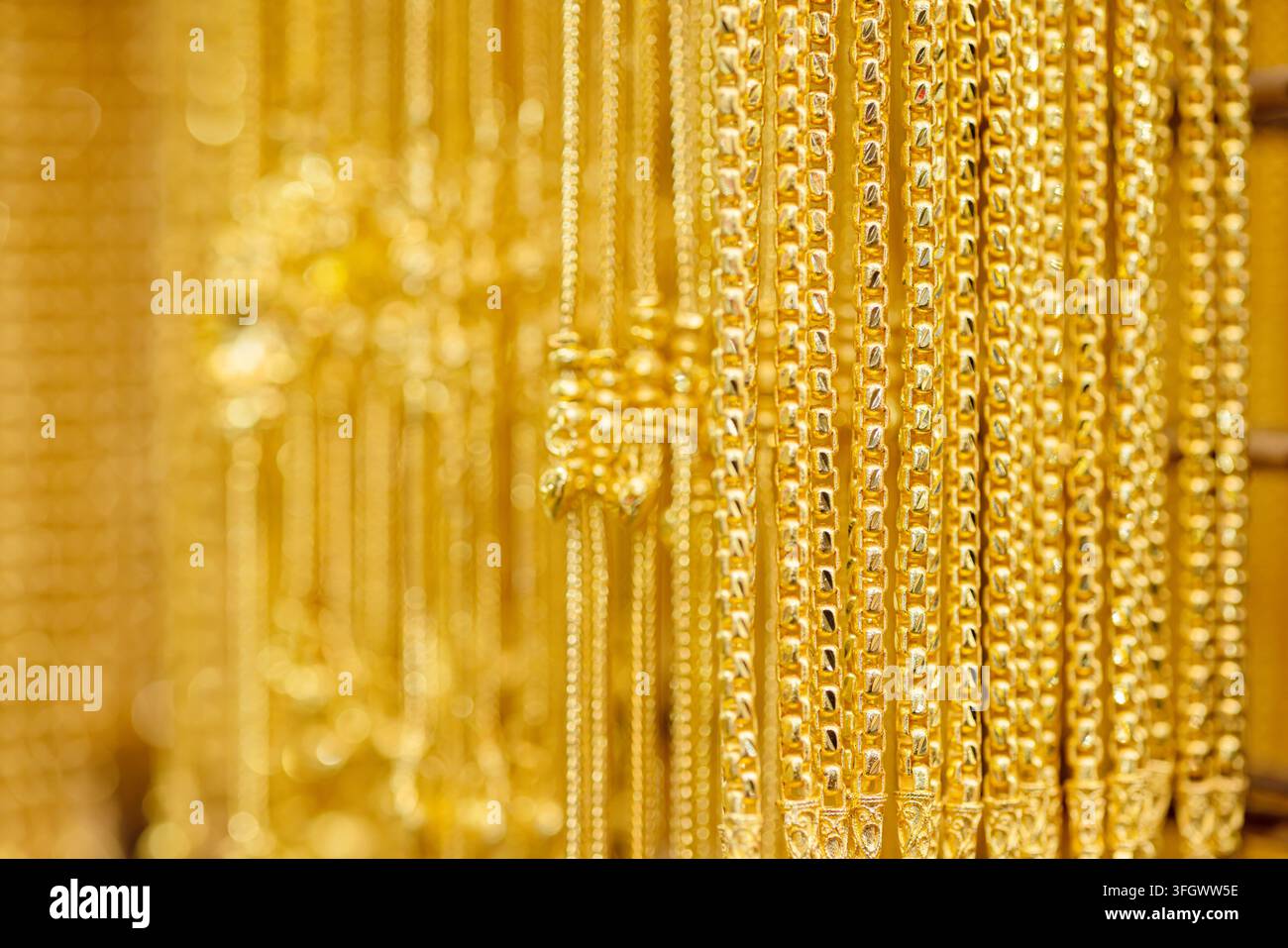 Collana d'oro, bracciale di gioielli dorati il più popolare nel mercato asiatico dei metalli preziosi di alta qualità Foto Stock