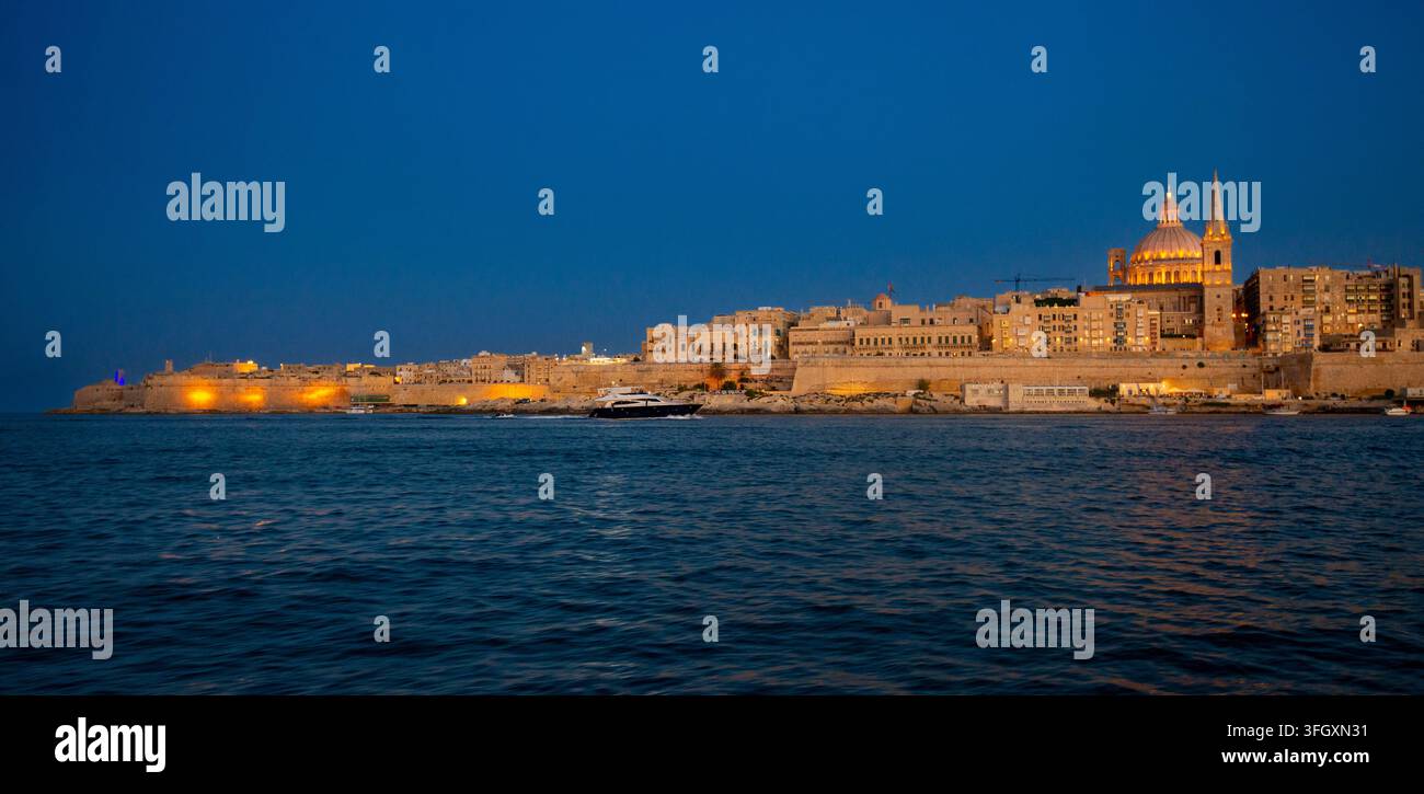 Valletta di notte, Malta Foto Stock