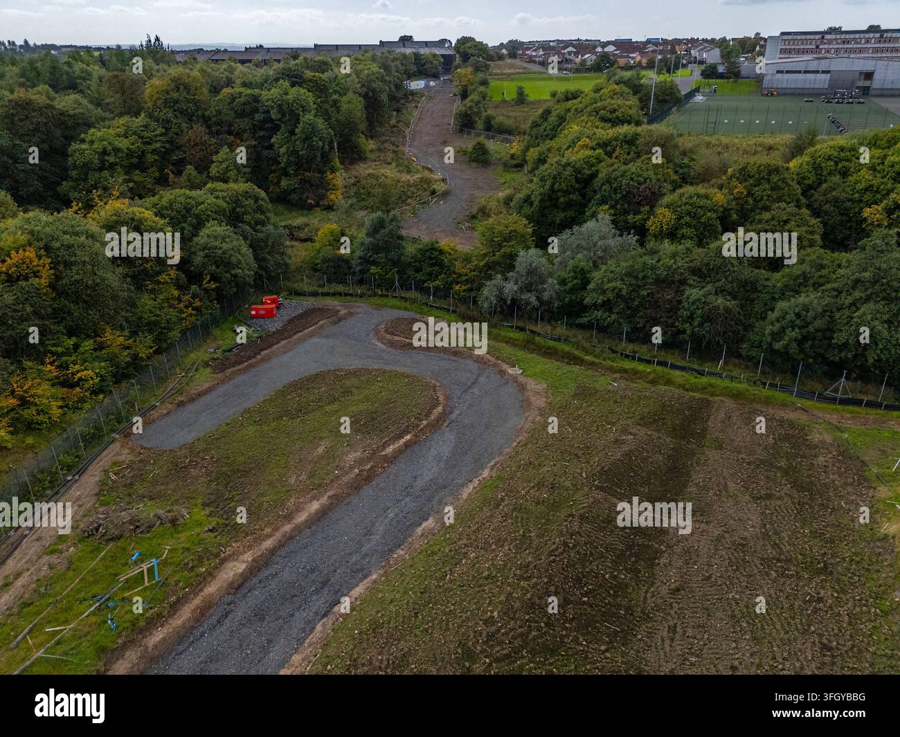 Vista aerea della preparazione del sito e della strada di accesso per il nuovo progetto dell'ospedale di Monklands, con vista su Caldervale e Petersburn ad Airdrie, in Scozia. Foto Stock
