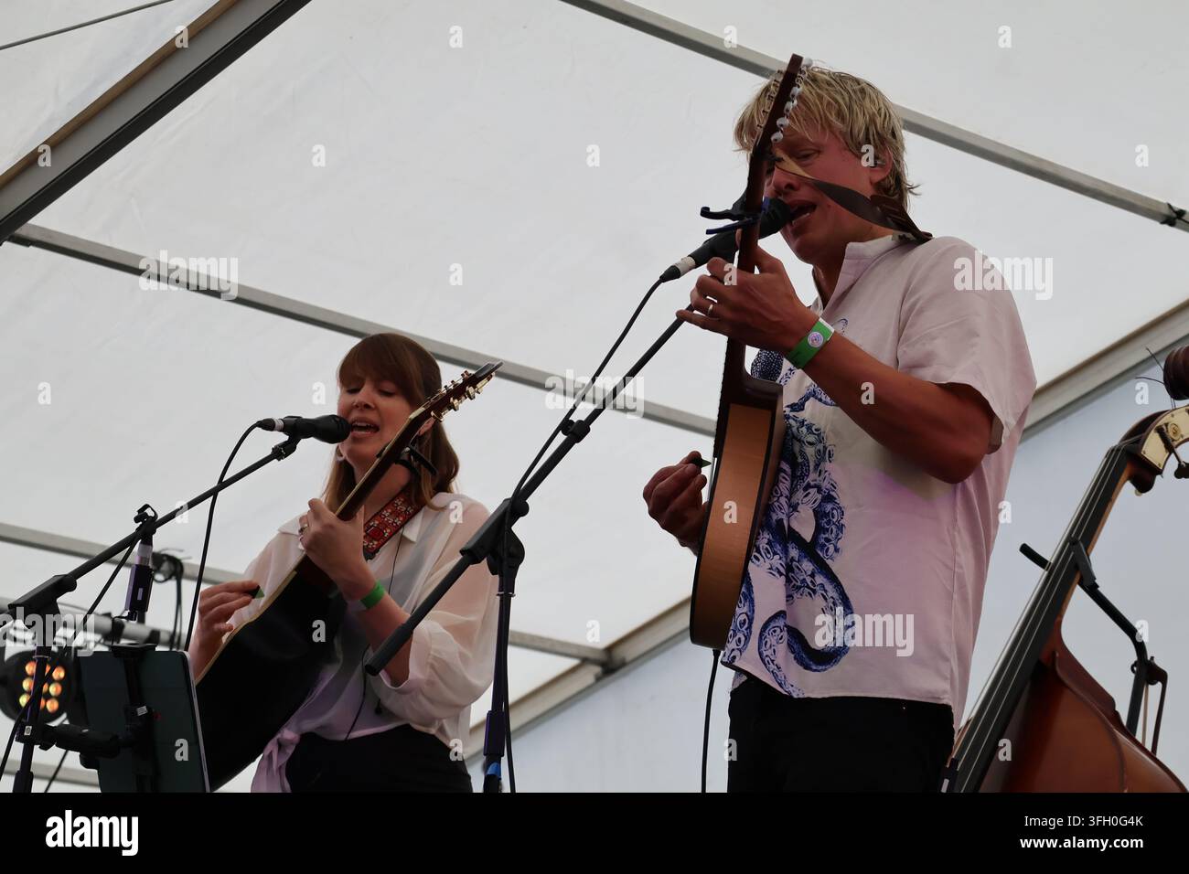 Honey and The Bear Swanage Folk Festival 2026 Foto Stock