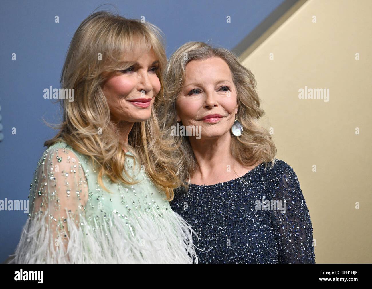 Los Angeles, Stati Uniti. 14 set, 2026. Jaclyn Smith e Cheryl Ladd arrivano per la 78a edizione annuale dei Primetime Emmy Awards al Peacock Theater di Los Angeles lunedì 14 settembre 2026. Foto di Chris Chew/UPI Credit: UPI/Alamy Live News Foto Stock