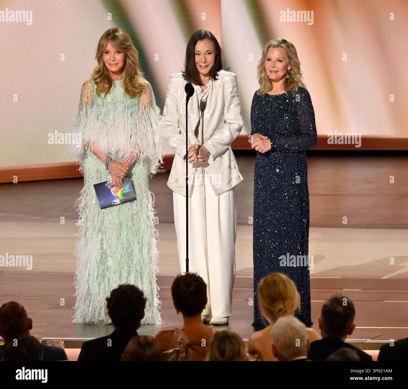 Los Angeles, Stati Uniti. 14 set, 2026. (da sinistra a destra) Jaclyn Smith, Kate Jackson e Cheryl Ladd parlano sul palco durante la 78a edizione annuale dei Primetime Emmy Awards al Peacock Theater di Los Angeles lunedì 14 settembre 2026. Foto di Jim Ruymen/UPI Credit: UPI/Alamy Live News Foto Stock