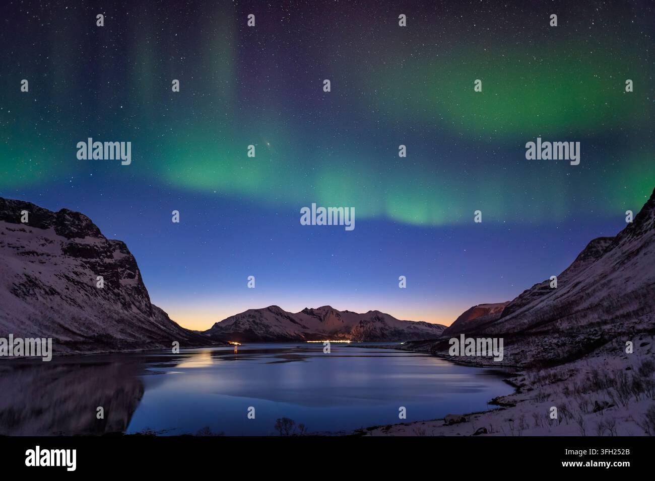Tromso Norvegia aurora boreale paesaggio invernale a Grotfjord Foto Stock