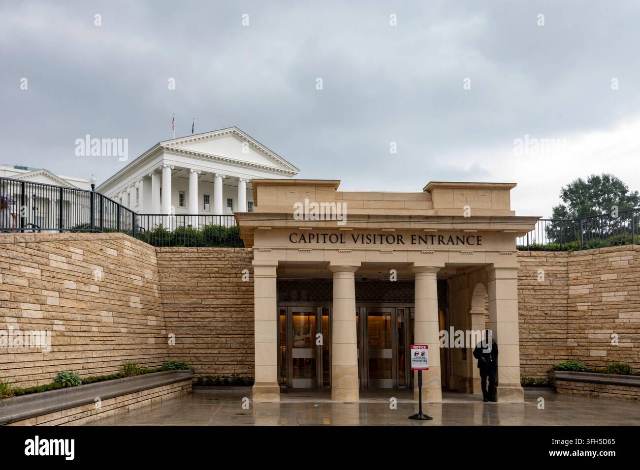 Richmond, Virginia - L'ingresso per i visitatori del Campidoglio dello stato della Virginia. L'edificio è stato progettato da Thomas Jefferson e completato nel 1798. Foto Stock