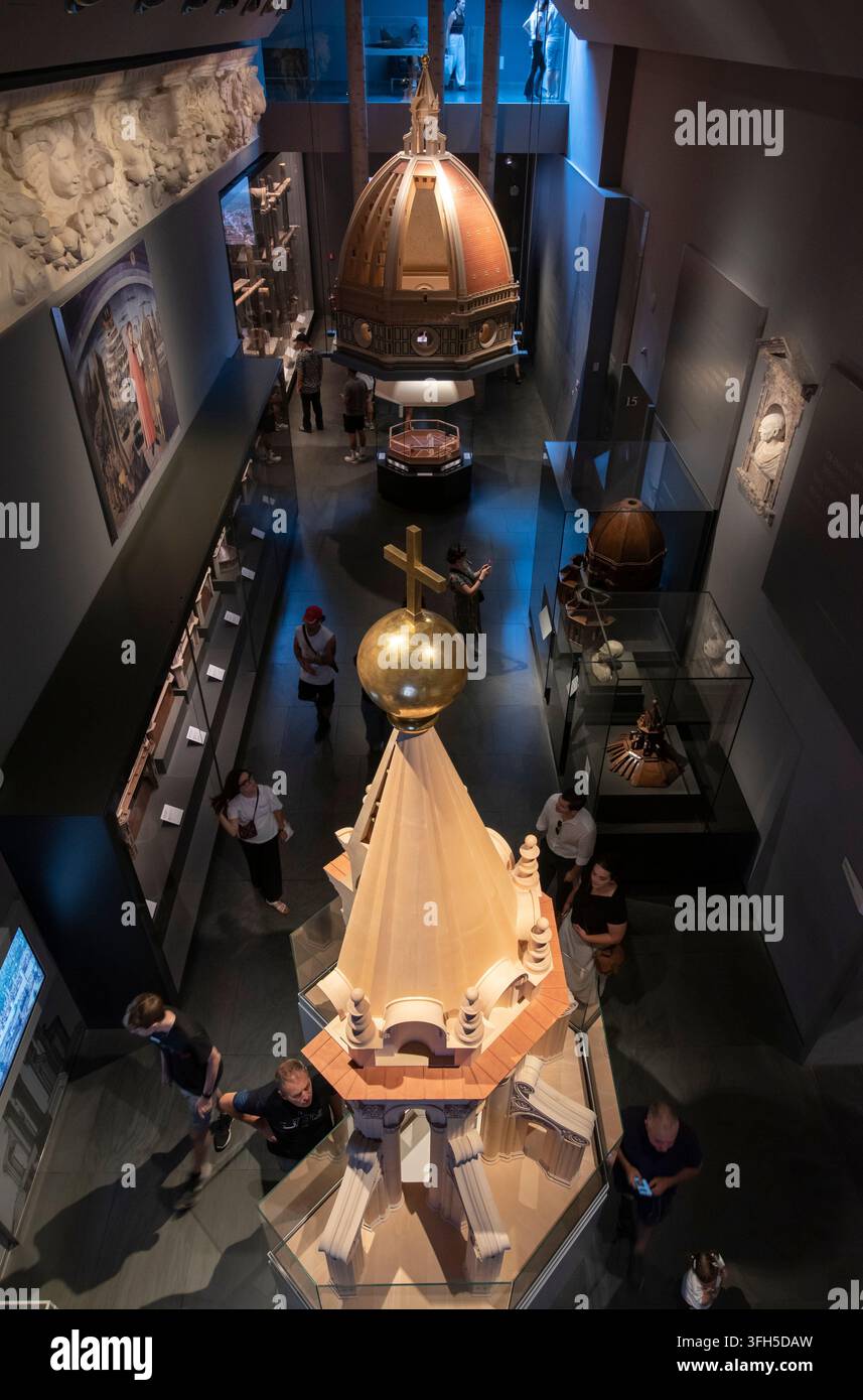 Una sala del museo ospita modelli in scala che riproducono i dettagli del duomo di Brunelleschi. Foto Stock
