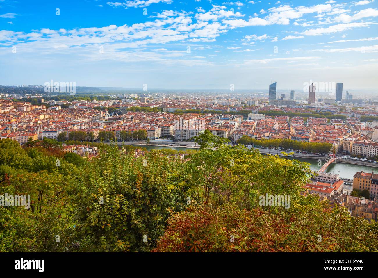 Vista aerea panoramica della città di Lione con fiume, Francia Foto Stock