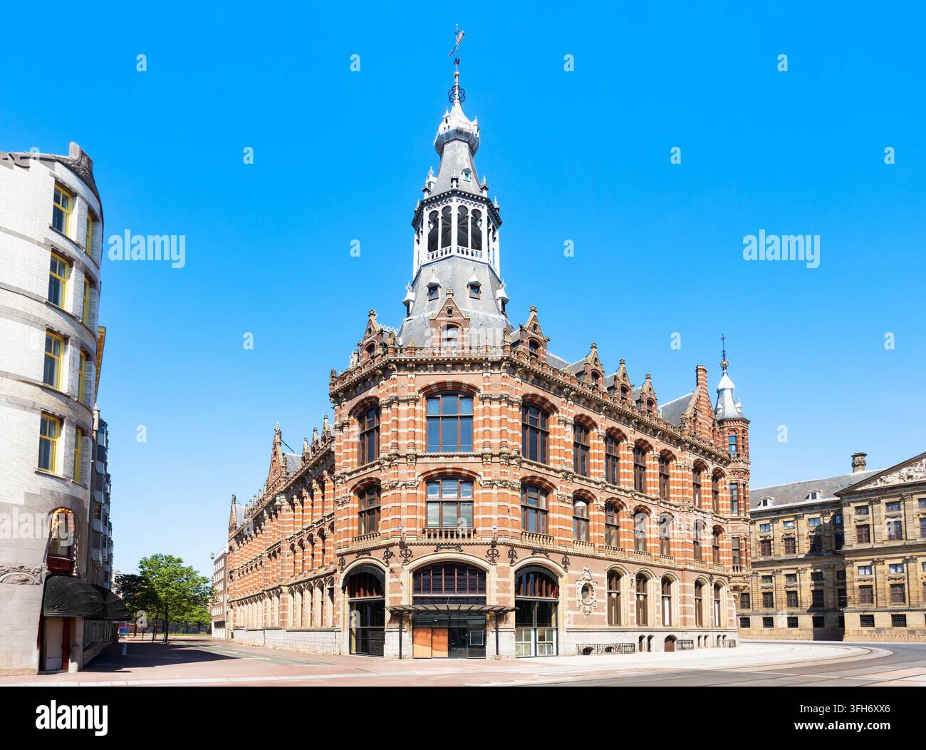 Magna Plaza, l'ex ufficio postale principale di Amsterdam, nei Paesi Bassi Foto Stock