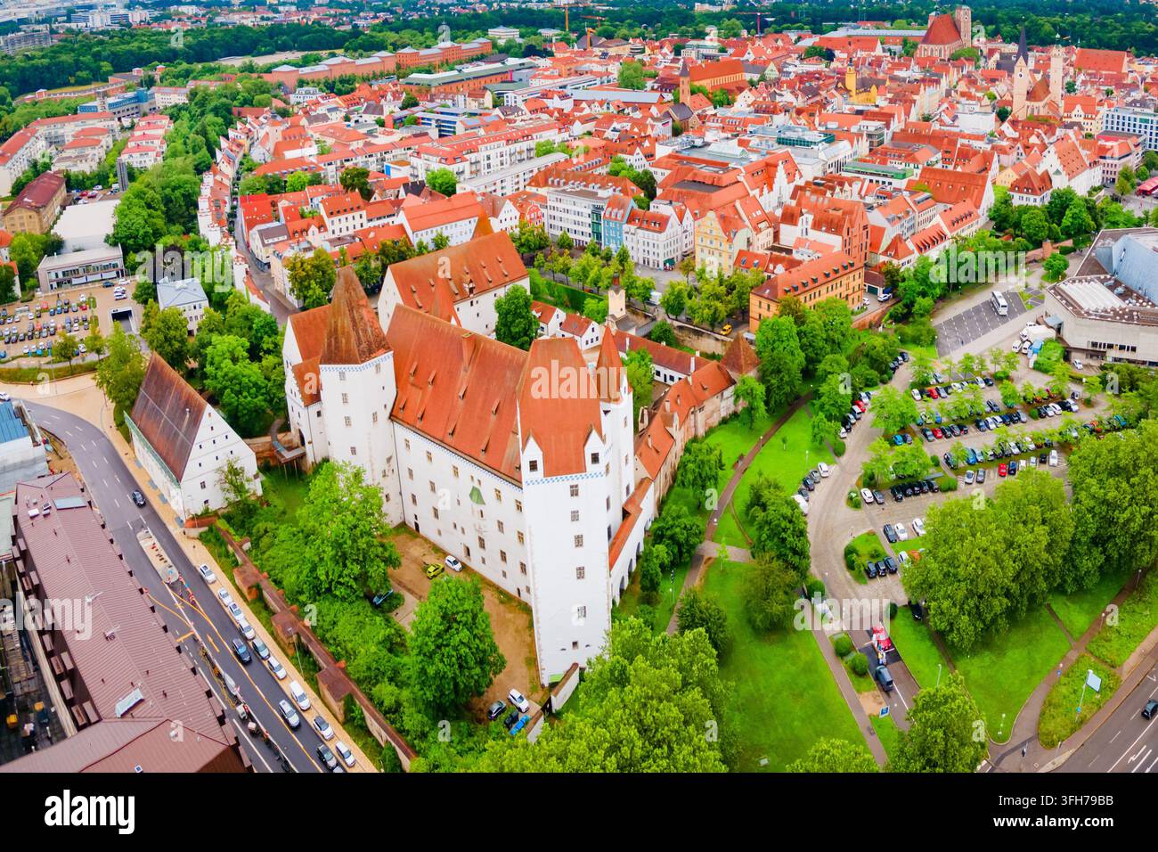 Vista panoramica aerea del nuovo castello. Il nuovo castello di Ingolstadt è uno dei più importanti edifici gotici della Baviera, in Germania Foto Stock