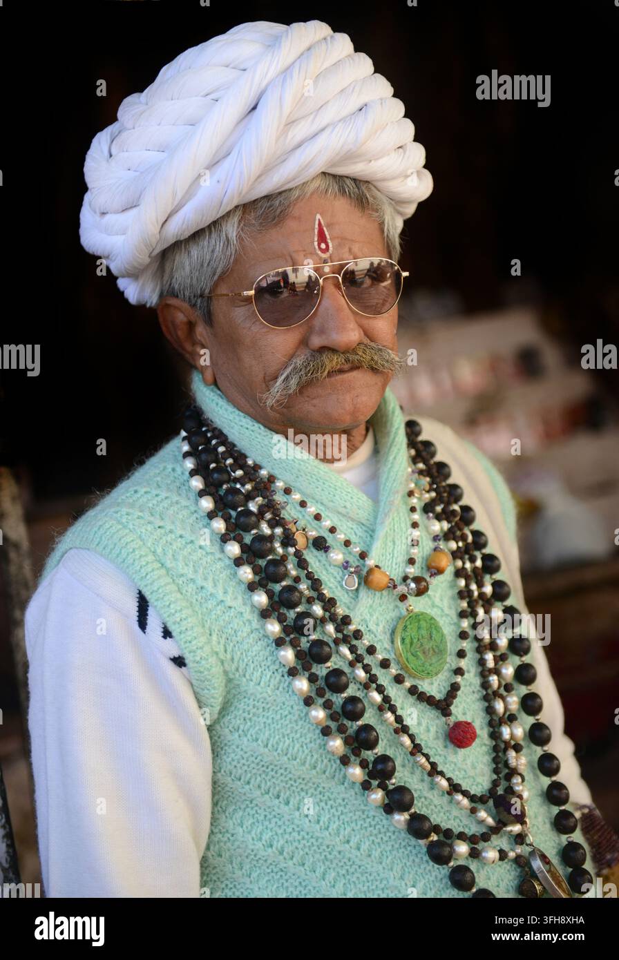 Ritratto di un uomo rajastano scattato a Pushkar, Rajasthan. Foto Stock