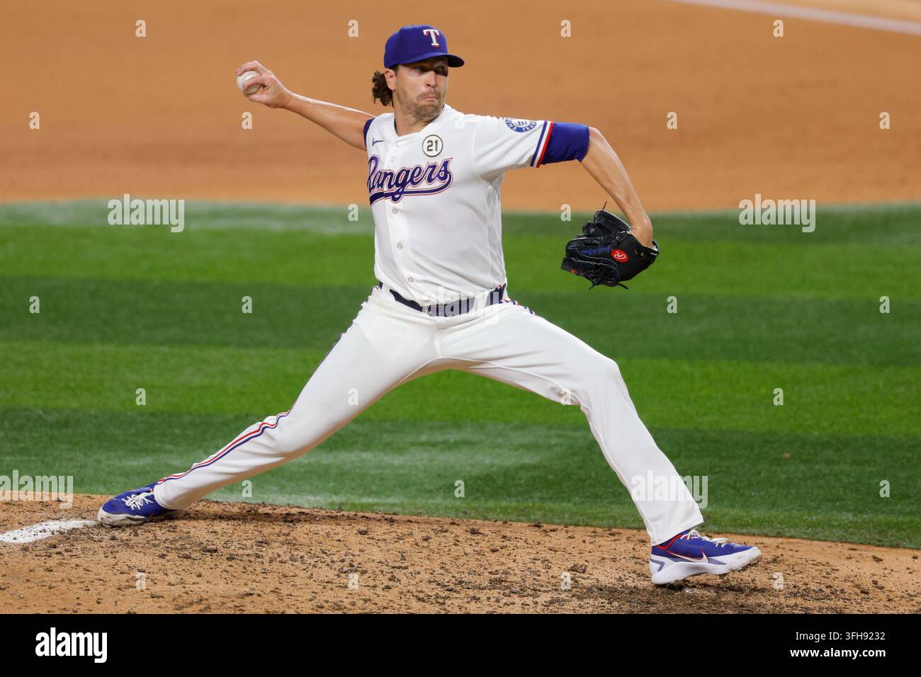 Arlington, Texas, USA. 15 set, 2026. Il lanciatore dei Texas Rangers JACOB DEGROM (48) lancia in una partita di baseball, martedì 15 settembre 2026, ad Arlington, Texas. (Credit Image: © David Ballering Ii/ADM Newswire via ZUMA Press Wire) USO EDITORIALE SOLO! Non per USO COMMERCIALE! Foto Stock