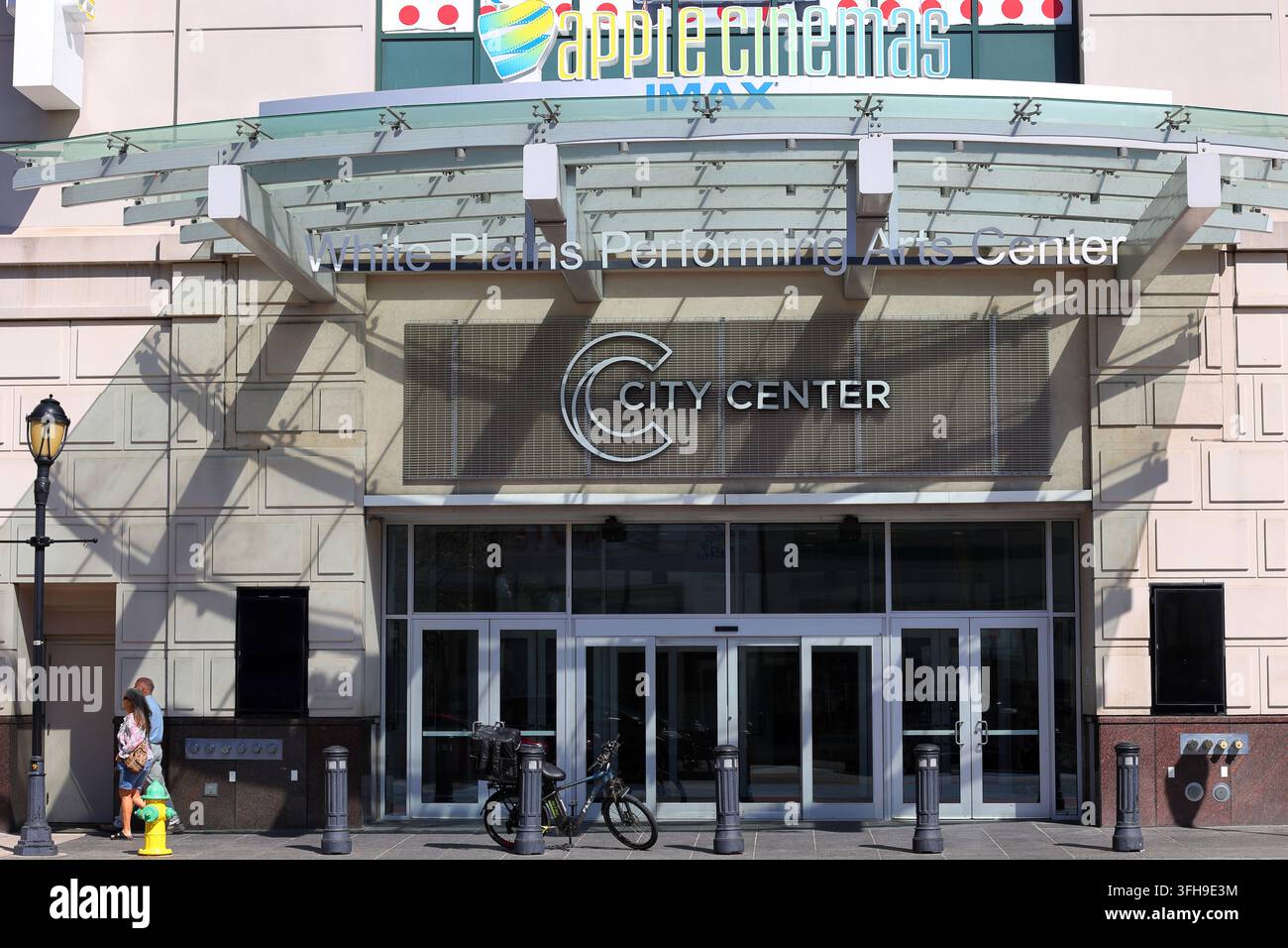 White Plains Performing Arts Center, 11 City Place, White Plains, New York. Esterno di uno spazio teatrale. Foto Stock