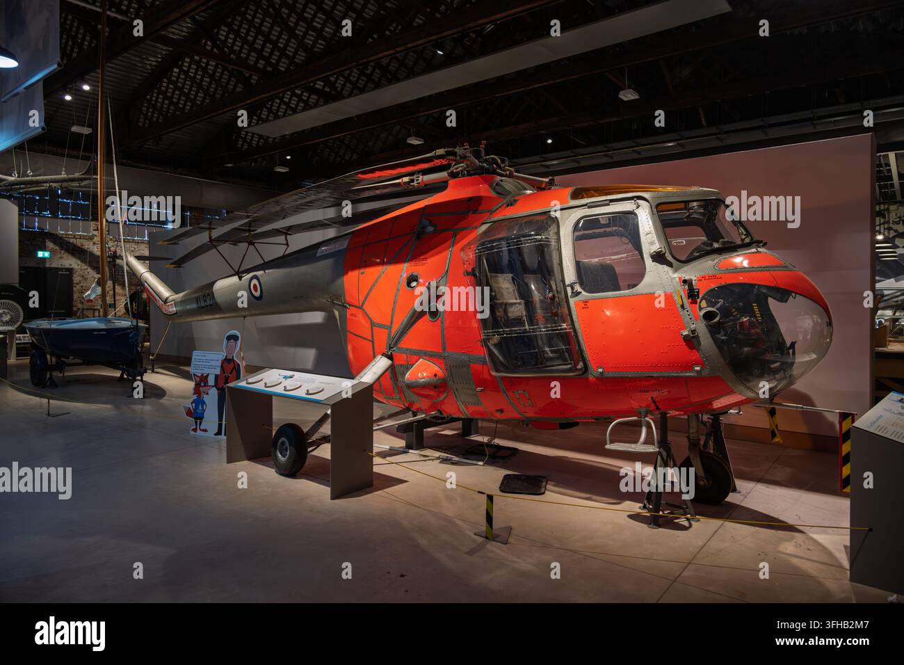 Un elicottero di ricerca e soccorso Bristol Sycamore HR14 vintage conservato della Royal Air Force in mostra al museo Aerospace Bristol a Filton, UK Foto Stock