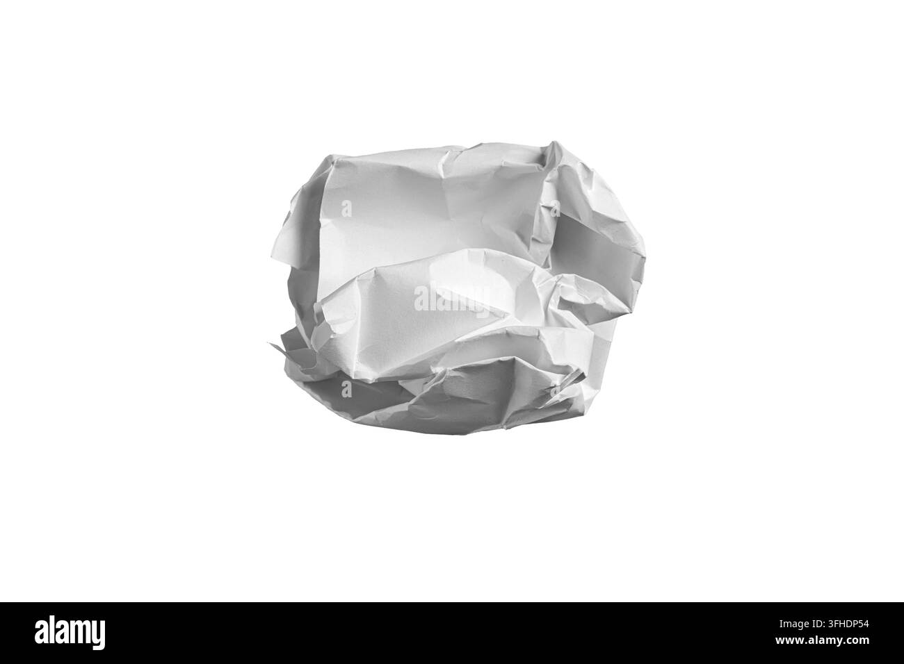 Primo piano di una palla di carta raggrinzita con ombre morbide. Isolato su sfondo bianco con percorso di ritaglio. Elemento di alta qualità per il design web, architettura Foto Stock