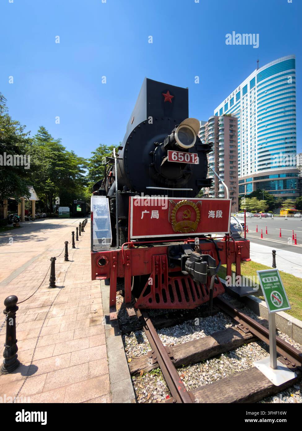 Locomotiva a vapore JS 6501 in pensione esposta al Parco Memoriale Ferroviario di Guangzhou, Cina Foto Stock