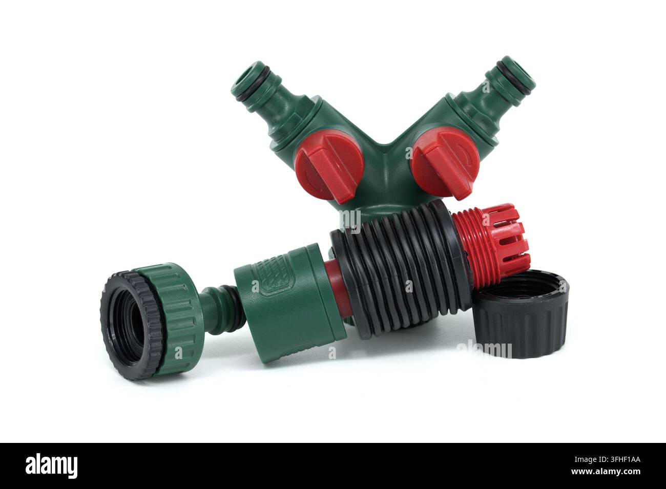 Un divisore versatile a forma di Y per tubi da giardino, che consente il collegamento di due dispositivi di irrigazione separati con valvole di controllo individuali Foto Stock