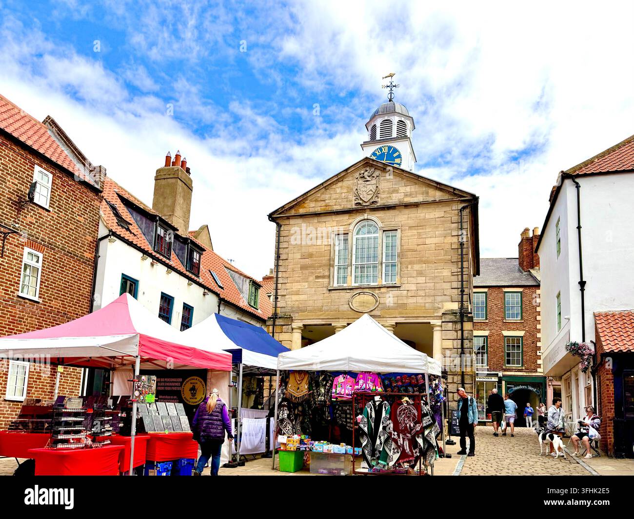 La piazza del mercato, Whitby, North Yorkshire, Inghilterra, Regno Unito Foto Stock