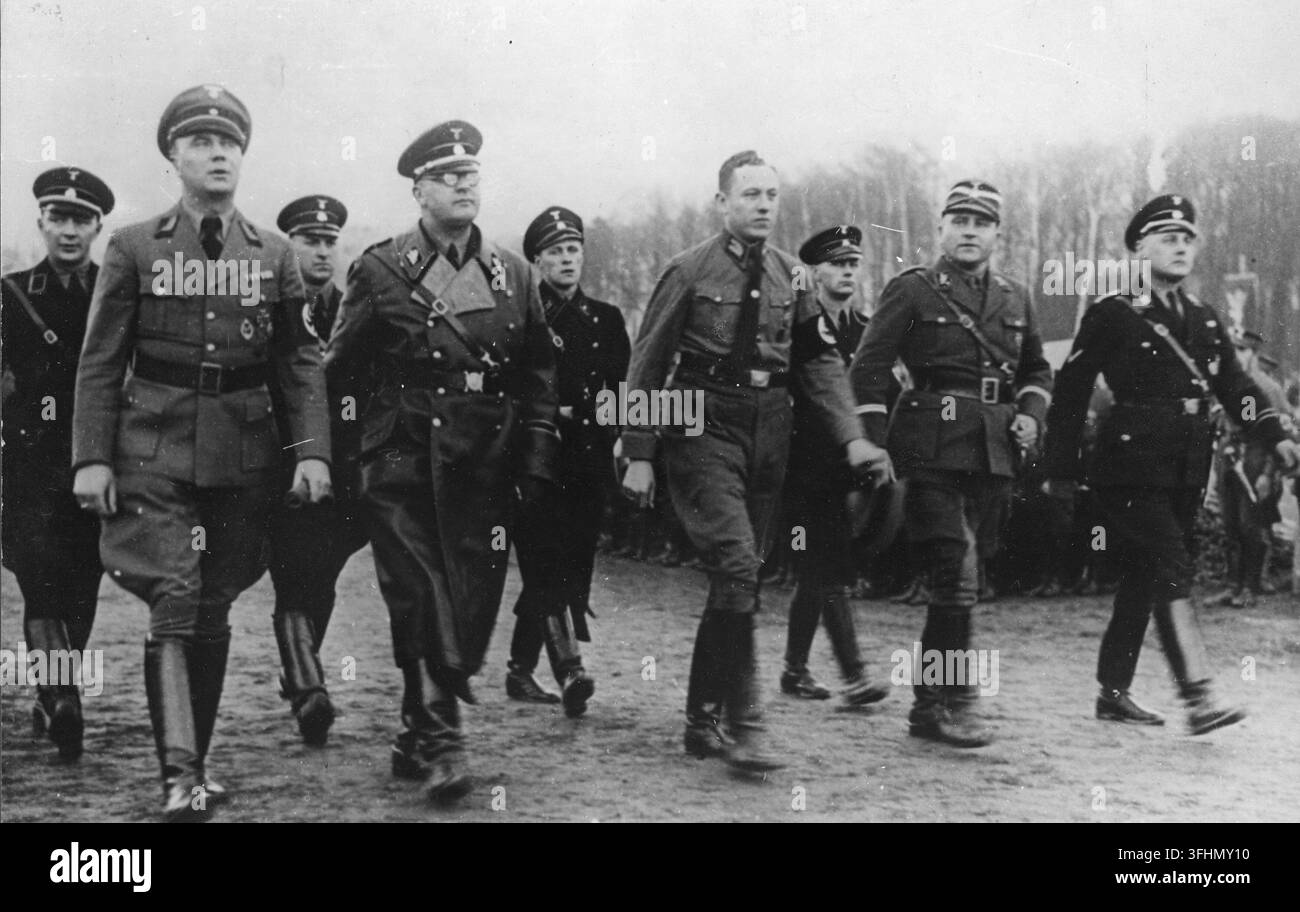 Un comizio pre-elettorale del NSDAP a Danzica con Arthur Greiser, Presidente del Senato della Città Libera di Danzica, il generale Erich von dem Bach-Zelewski, Albert Forster, Gauleiter della Città Libera di Danzica, il SA-Brigadeführer Hacker e il SS-Brigadeführer Koppe, 1938-1939. Foto Stock