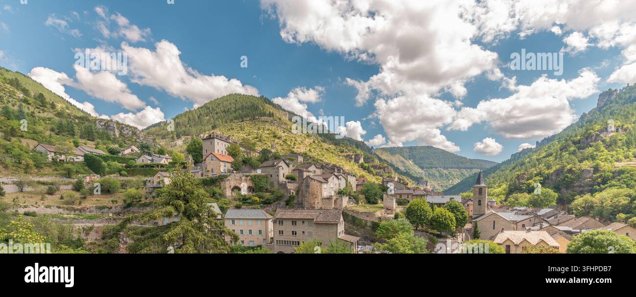 Il villaggio di Sainte-Enimie classificato tra i Borghi più belli di Francia. Foto Stock