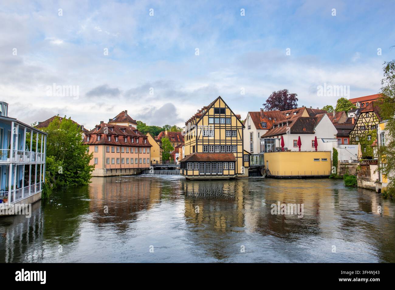 Una magnifica vecchia città storica al mattino. Case a graticcio a Bamberga, Franconia, Bavaria, Germania Foto Stock